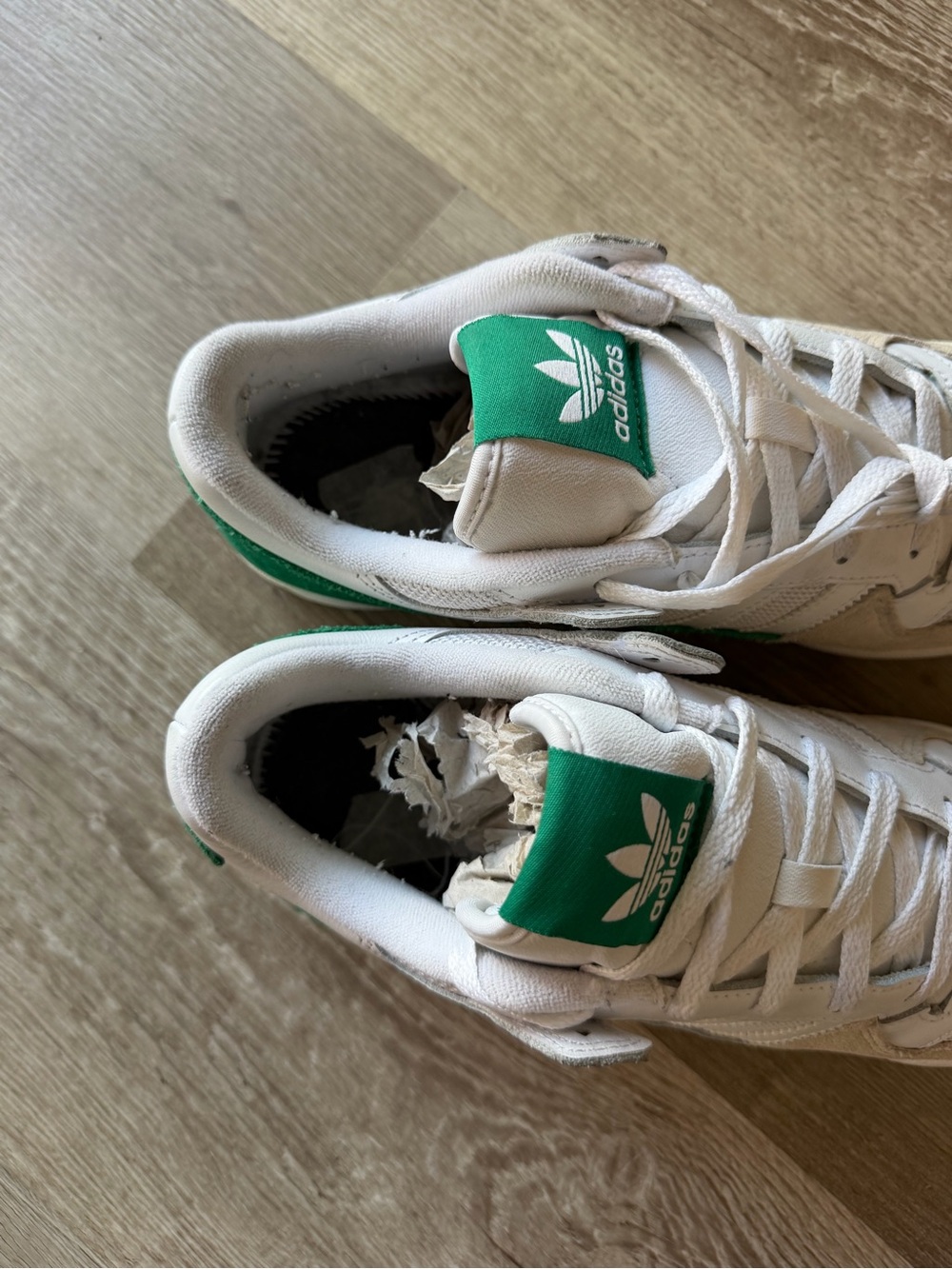 adidas White & Green Men's Low-Top Sneakers with Suede Overlay - Picture 3 of 6